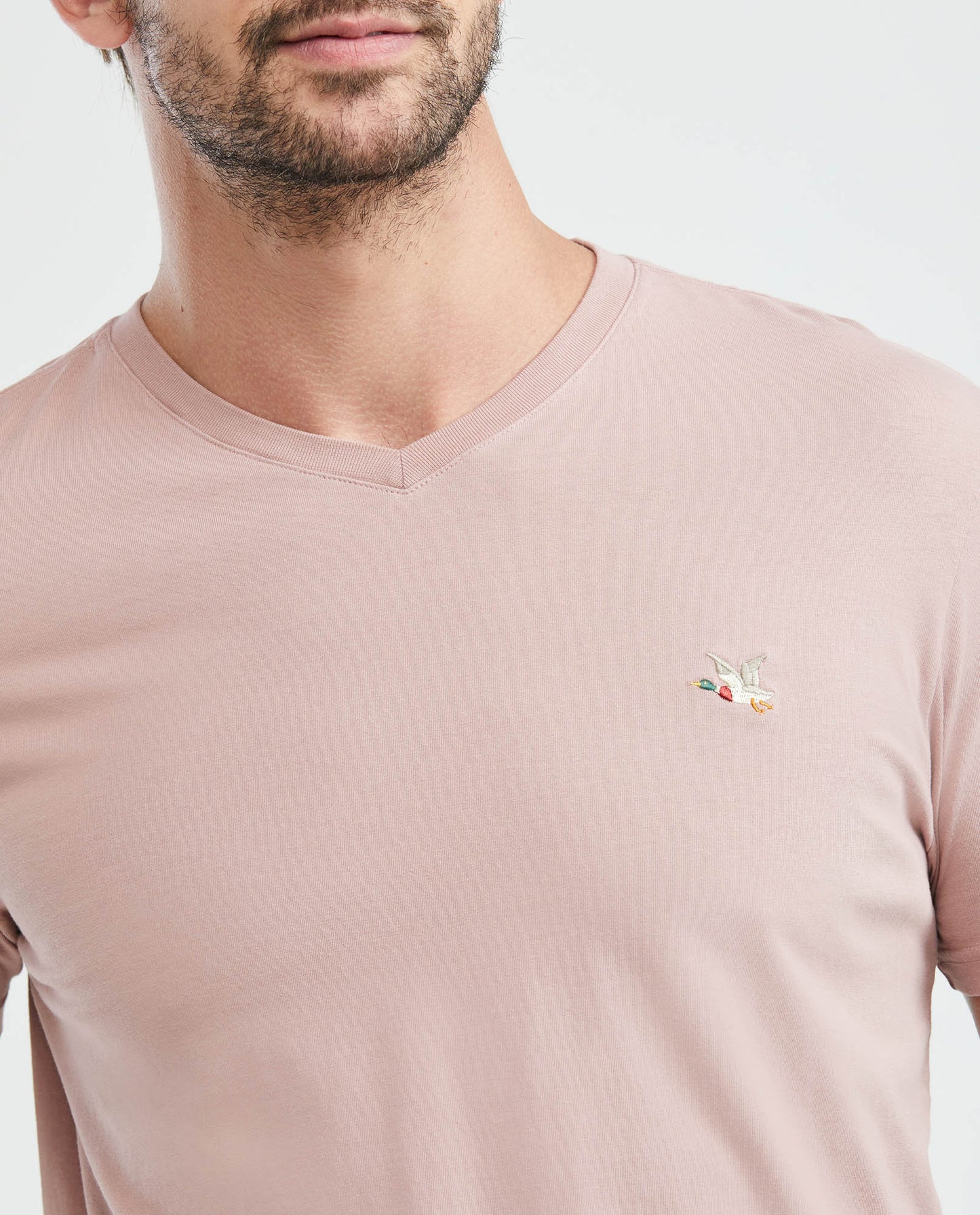 Camiseta Cuello V Chevignon 6026002 Slim Fit Color Rosa Oscuro 2