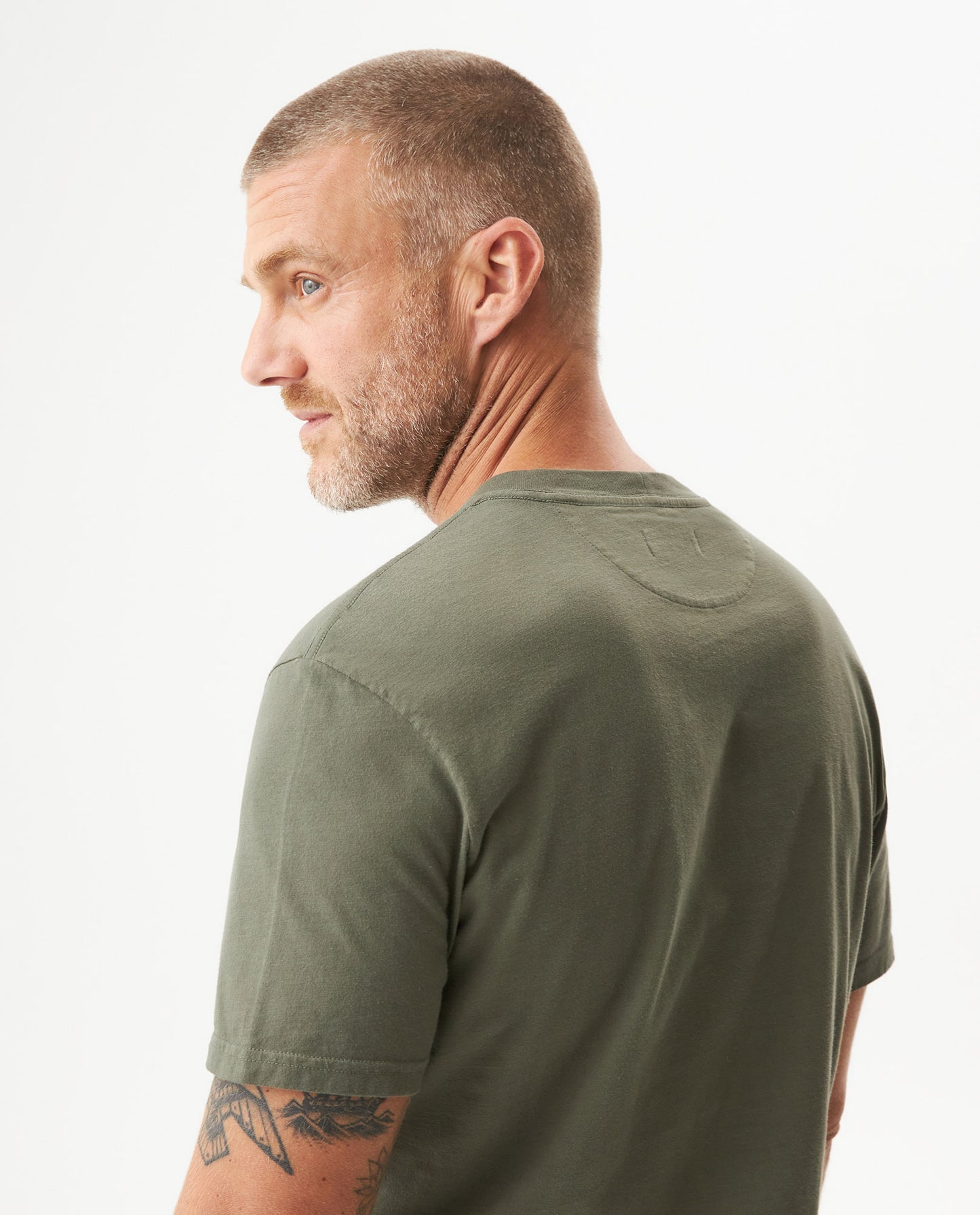 Camiseta Cuello Redondo Chevignon 649G001 Slim Fit Verde Militar